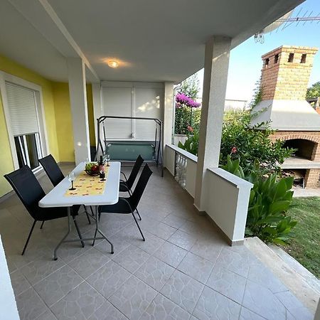Apartment Holiday Ζαντάρ Εξωτερικό φωτογραφία